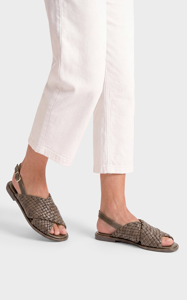Nira Flat Sandal